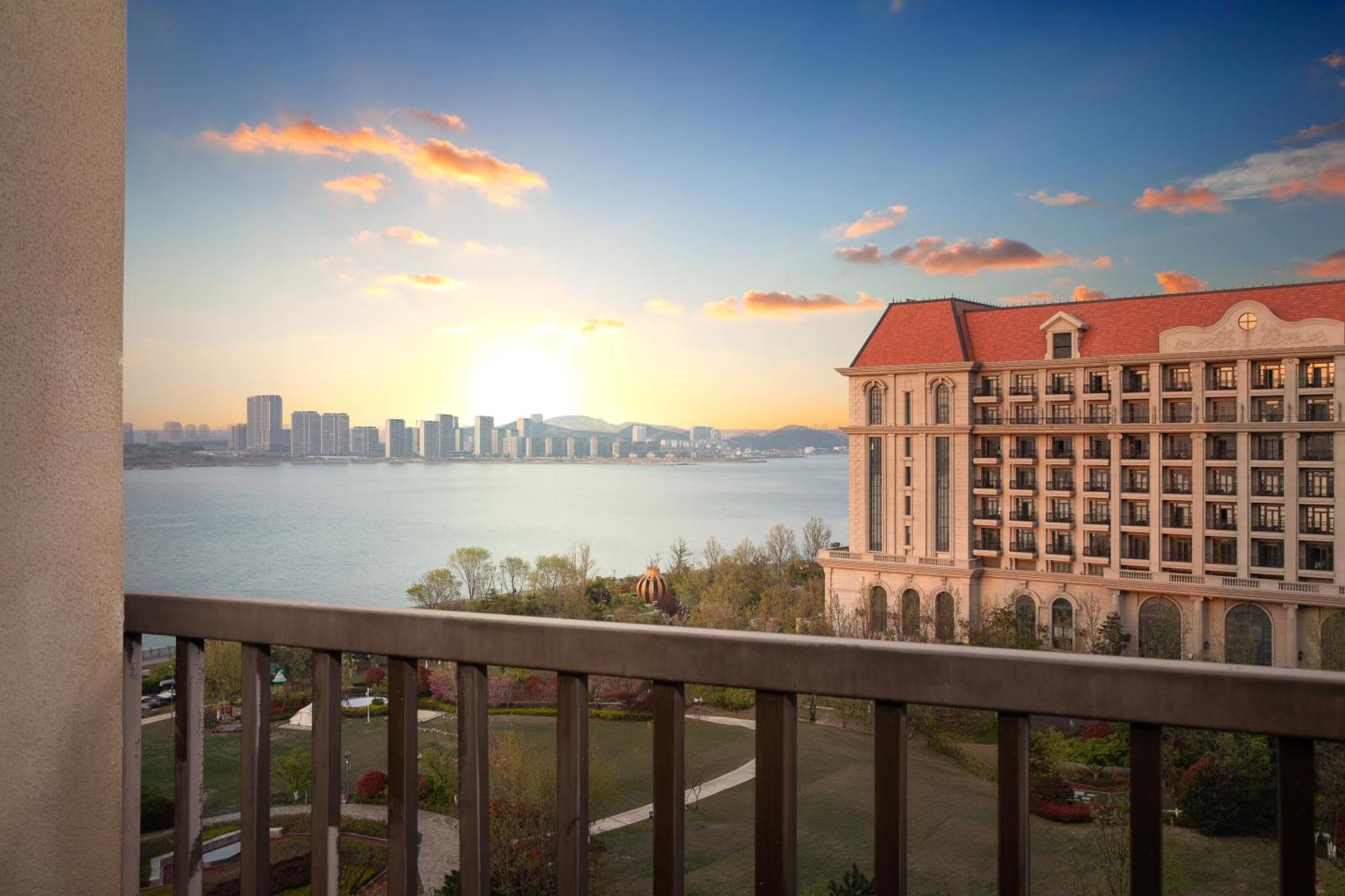 Crowne Plaza Qingdaoorientalmoviemetropolis By Ihg Exterior foto